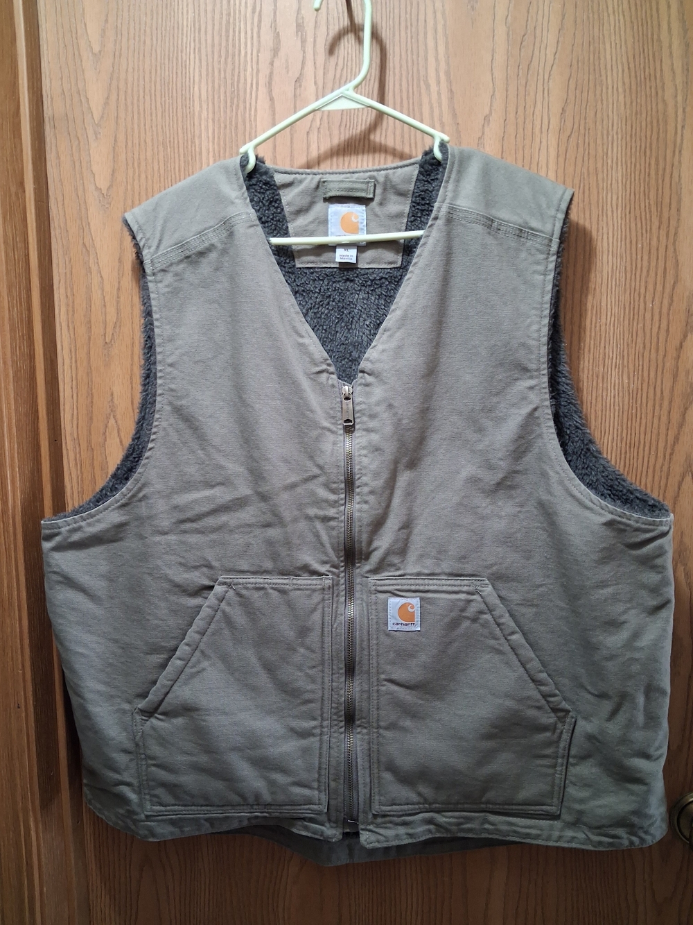 Carhartt Men’s XL Sherpa-lined V-neck Zipper Vest Olive Toned